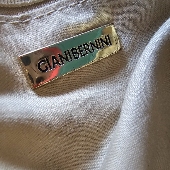 Gianni Bernini Ostrich Embossed Beige Crossbody Bag OS - Picture 8 of 12